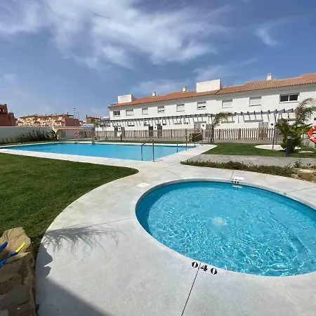 Cozy House - Sun, Parking, Wifi, Pool Apartamento